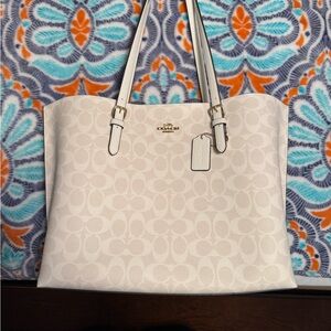 Coach White Signature Tote Bag